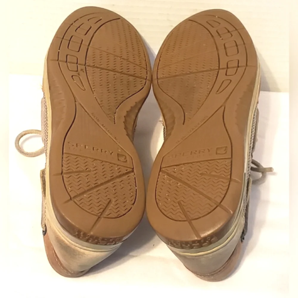 Sperry Tan Boat Shoes with Moccasin Construction and Slip-Resistant Sole 7.5M